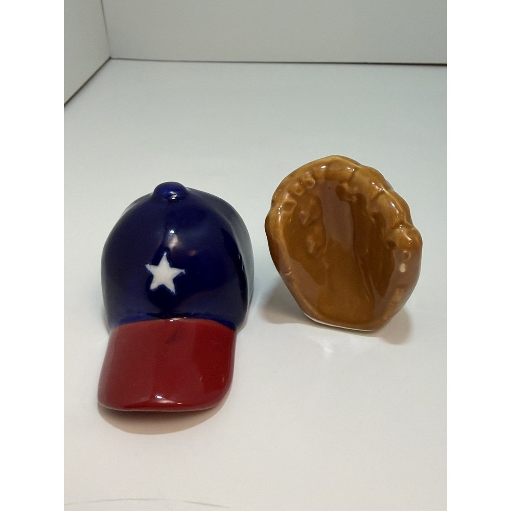 Cracker Barrel Baseball Hat and Glove Salt And Pepper Set NEW ⚾️